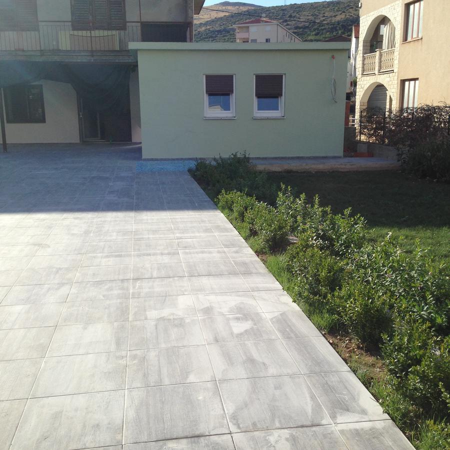 Chill Out Beach Apartments Trogir Buitenkant foto