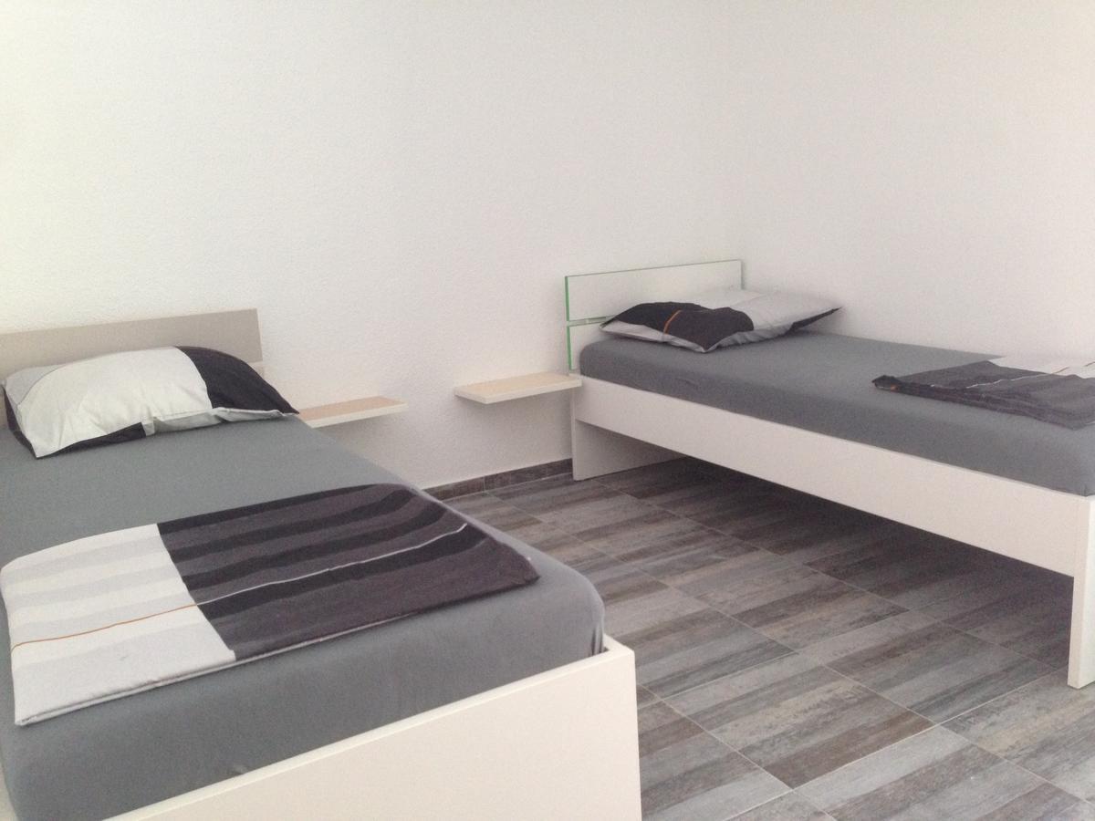 Chill Out Beach Apartments Trogir Buitenkant foto