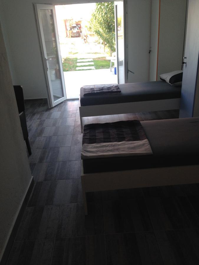 Chill Out Beach Apartments Trogir Buitenkant foto