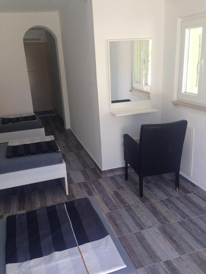 Chill Out Beach Apartments Trogir Buitenkant foto