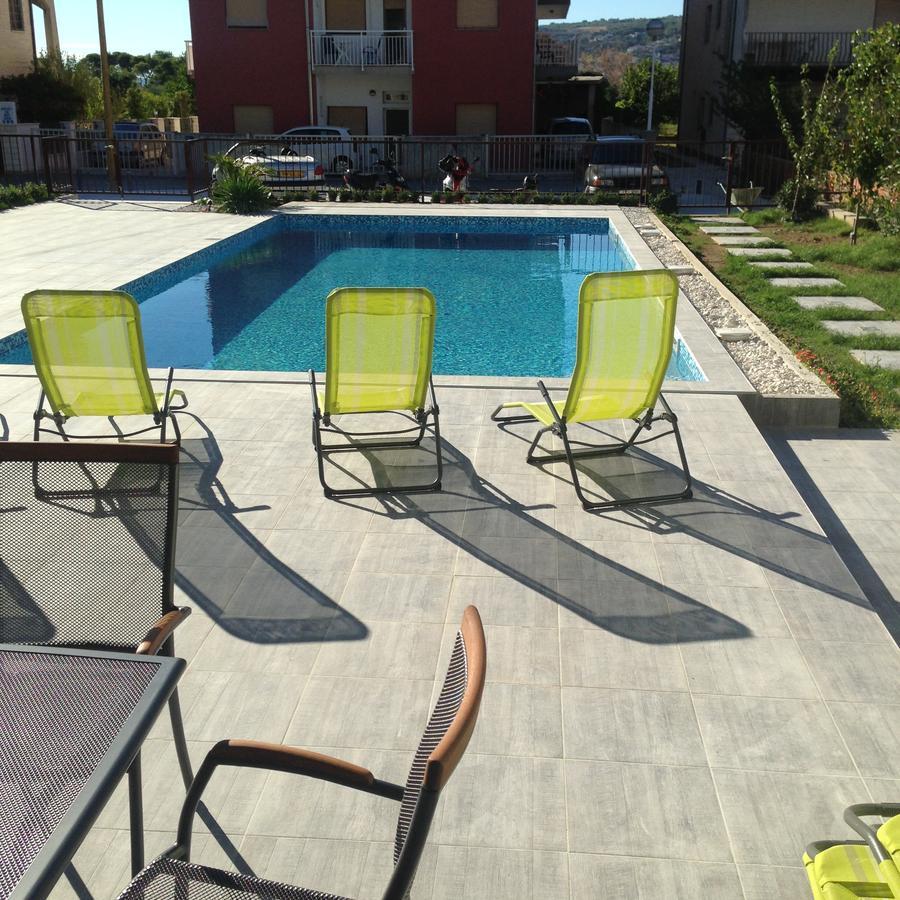 Chill Out Beach Apartments Trogir Buitenkant foto